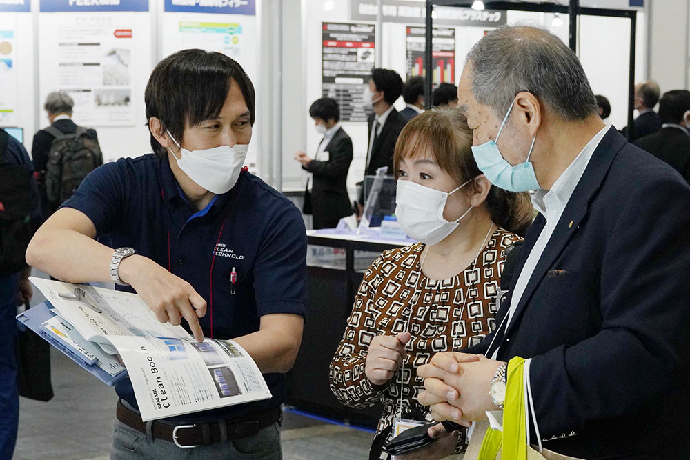 2022年05月展示会の商談の様子