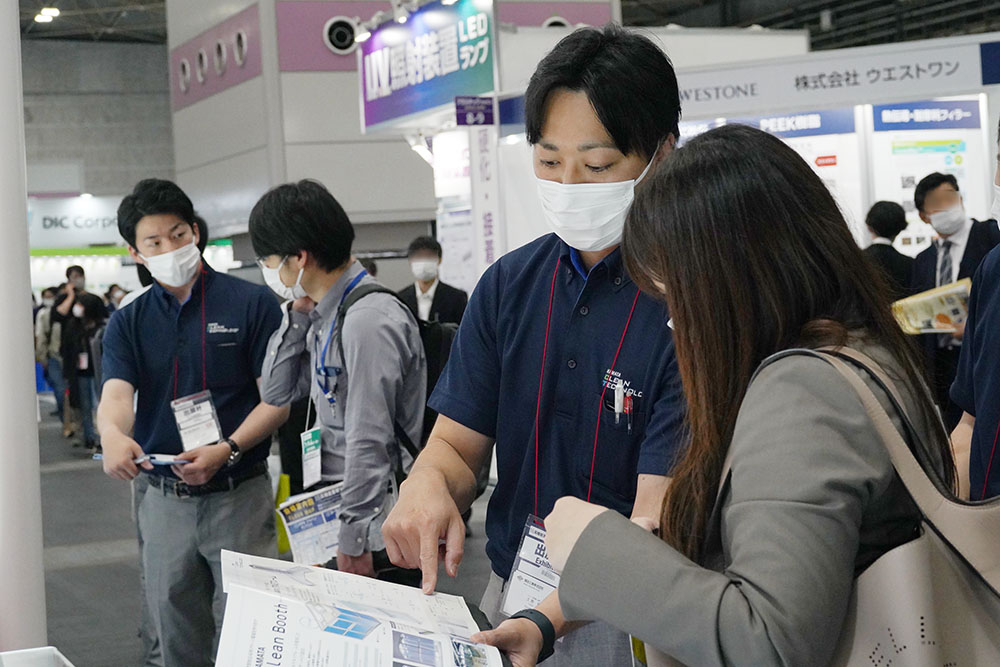 2022年05月展示会の商談の様子