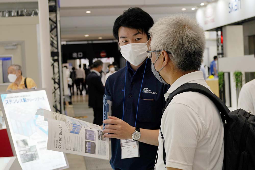 2022年07月展示会の商談の様子