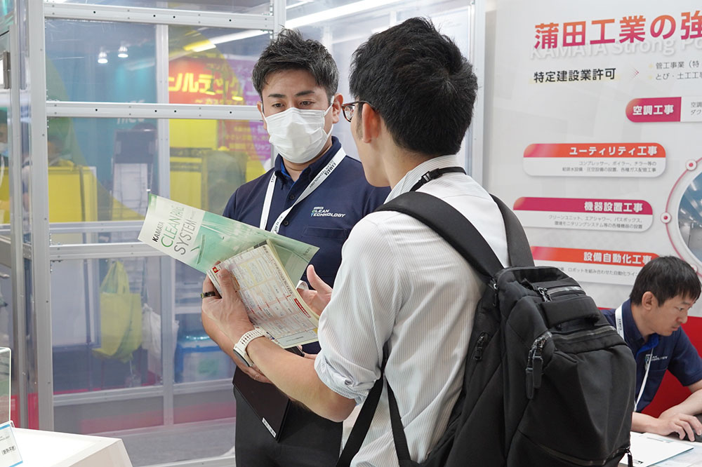 2025年5月展示会の商談の様子