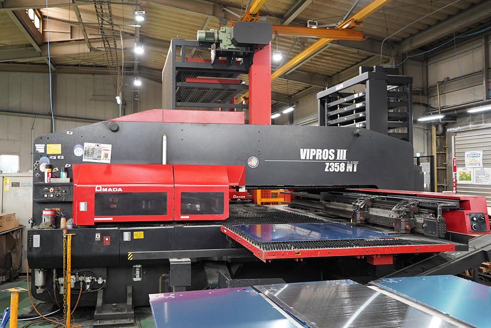 パンチプレス機