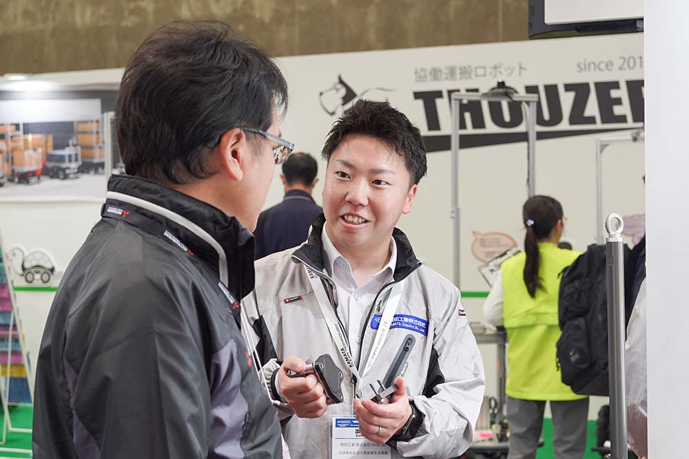 2025年10月展示会の商談の様子