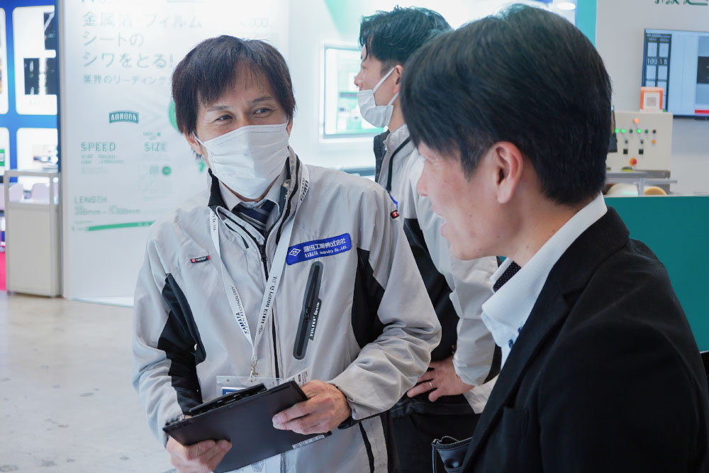 2025年11月展示会の商談の様子