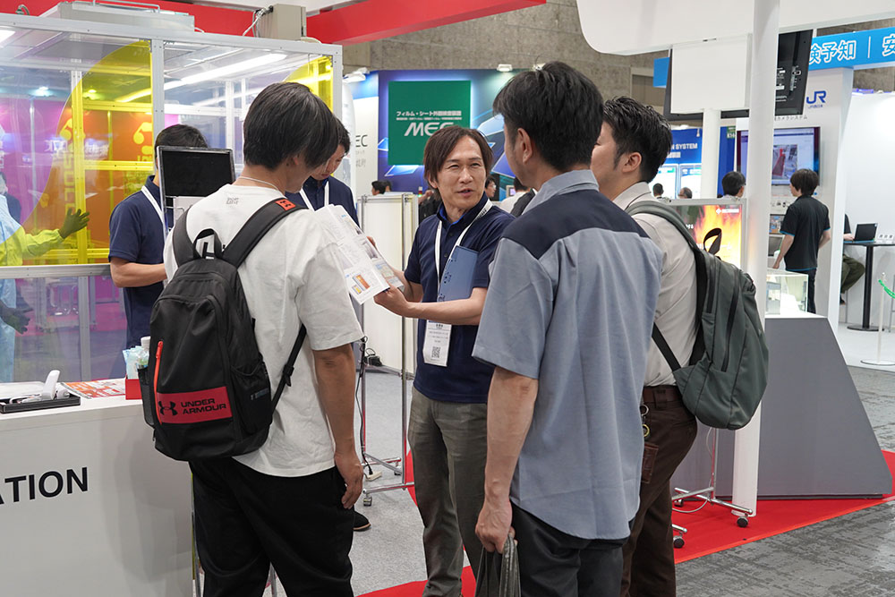 20206年05月展示会の商談の様子