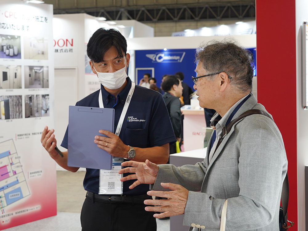 2026年5月展示会の商談の様子