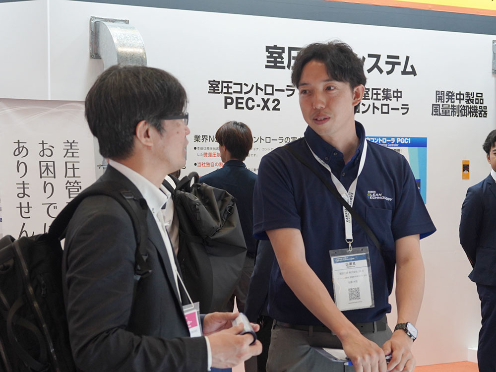 20206年05月展示会の商談の様子