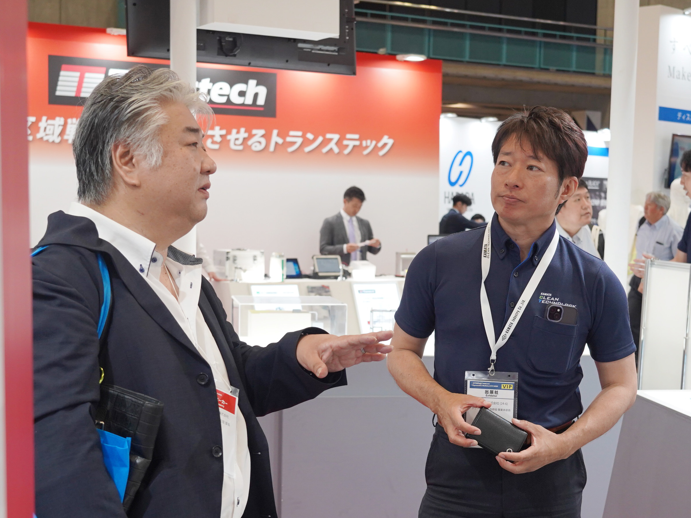 20206年05月展示会の商談の様子