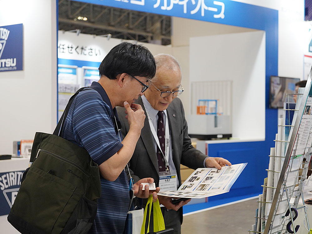 2026年05月展示会の商談の様子