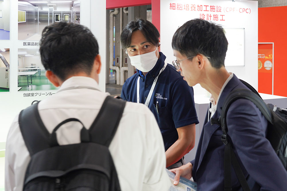 2026年09月インターフェックスWeek大阪展示会の商談の様子