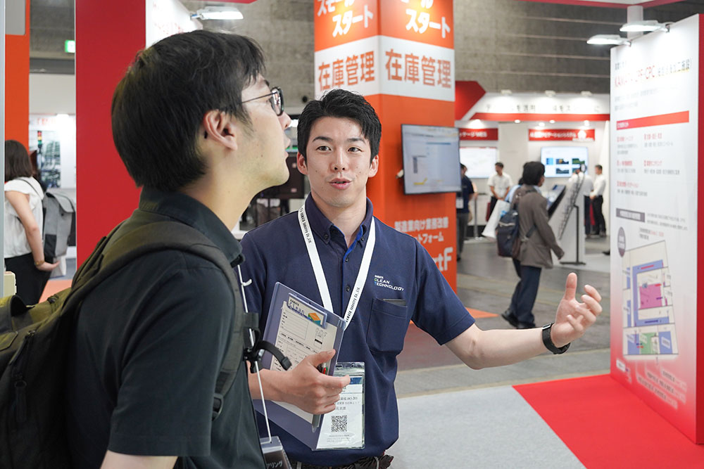 2026年09月インターフェックスWeek大阪展示会の商談の様子