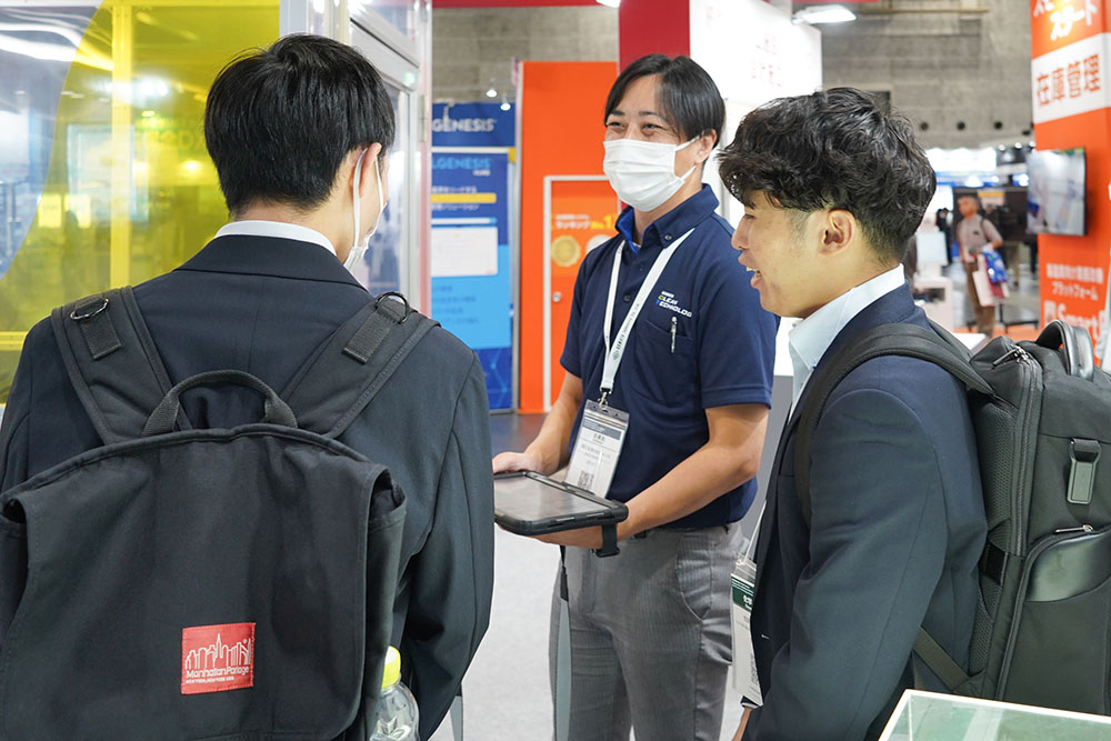 2026年09月インターフェックスWeek大阪展示会の商談の様子