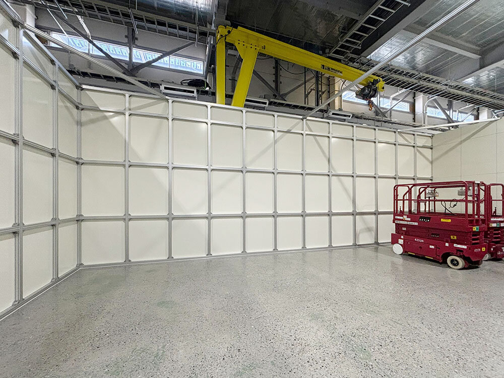  断熱パネル＆アルミフレーム仕様のブース