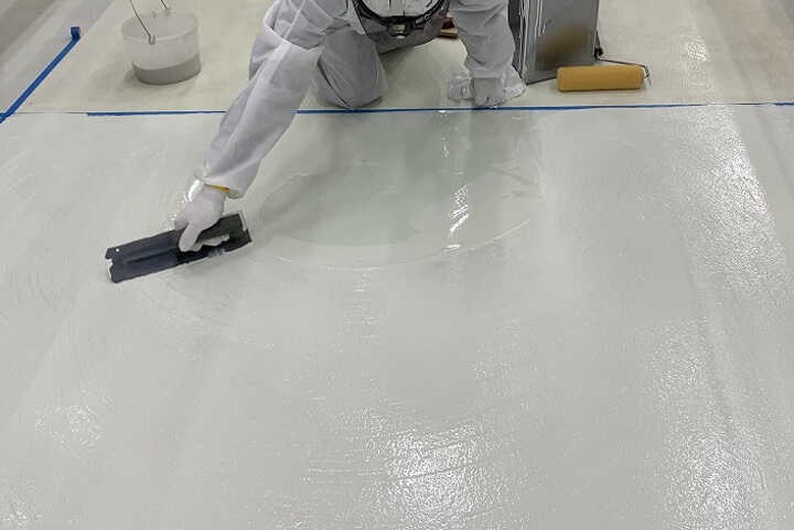 工場の安全対策_防滑床塗装工事