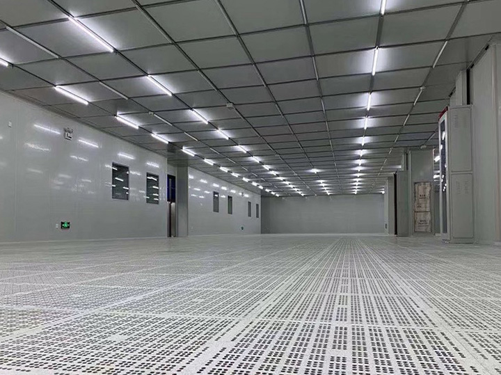半導体製造工場の大空間クリーンルーム