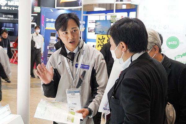 現場での打ち合わせ風景